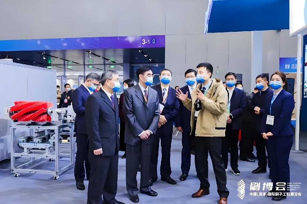从“手搓刷子”到“手搓国标” 潜山源潭：一把刷子磨出国标制定权